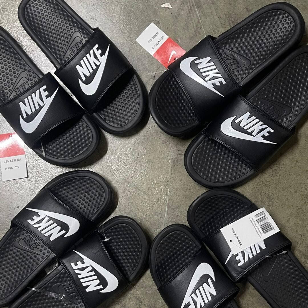 Sandalias Nike Benassi (BlackW)