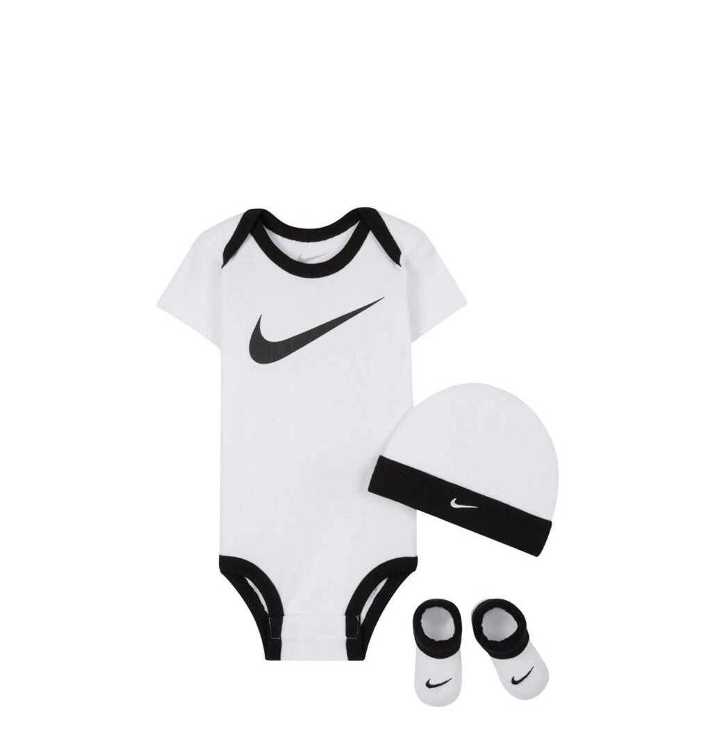 Conjunto Bebé Nike 3 Piezas – Body, Gorro y Medias