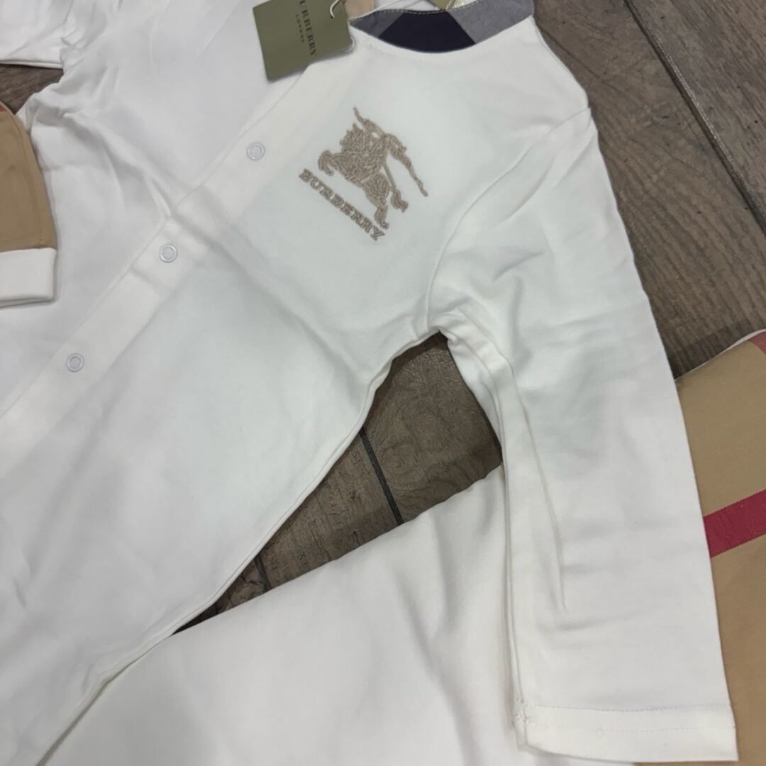 Alternative view of Conjunto de Lujo para Bebé burberry (3 Piezas) 👶✨