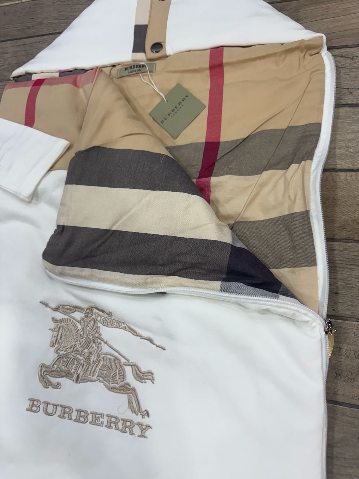 Conjunto de Lujo para Bebé burberry (3 Piezas) 👶✨ - Image 5
