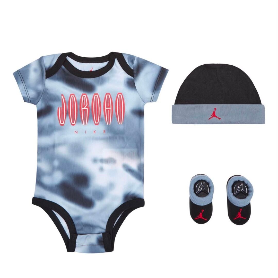 conjunto  Bebé jordan  3 PIEZAS 0-6 meses