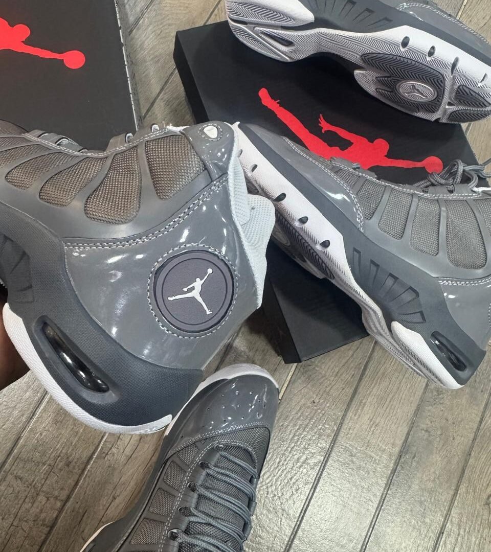 Alternative view of jordan play in these stealth/white
