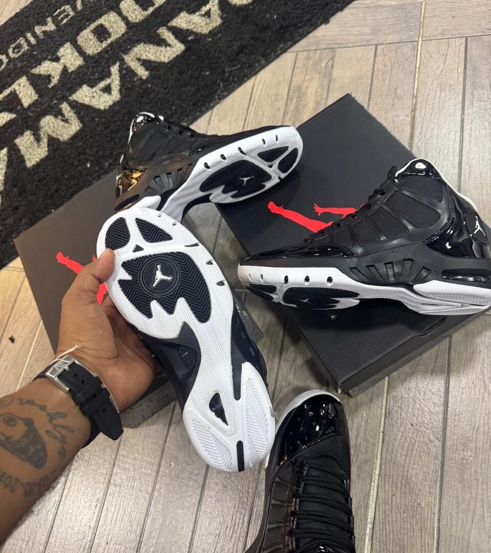 Alternative view of jordan play  black hot