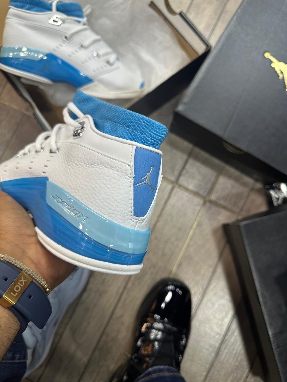 Air Jordan 17 Low University Blue - Image 2